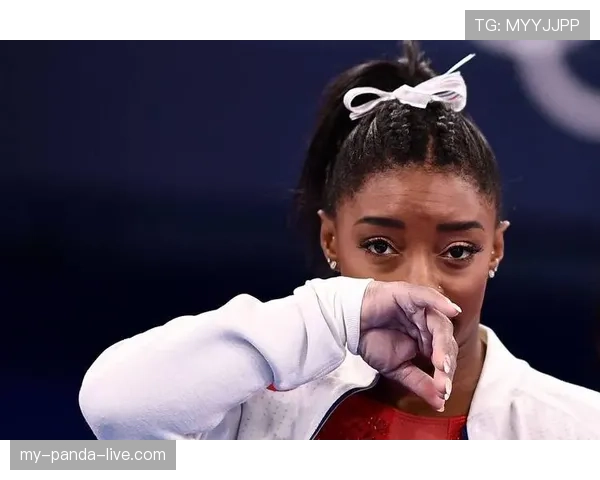 刷到西蒙·拜尔斯的家居照，训练场上的铁人下班后竟像住进了私人度假村